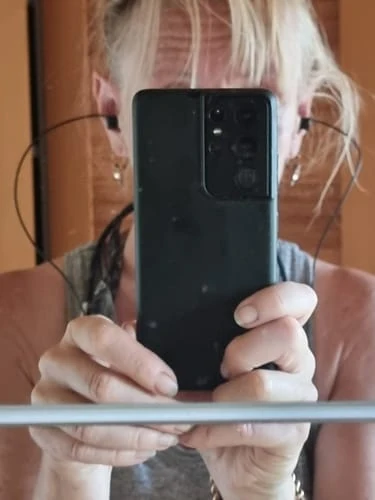 Lívia Oliveira, cliente verificada